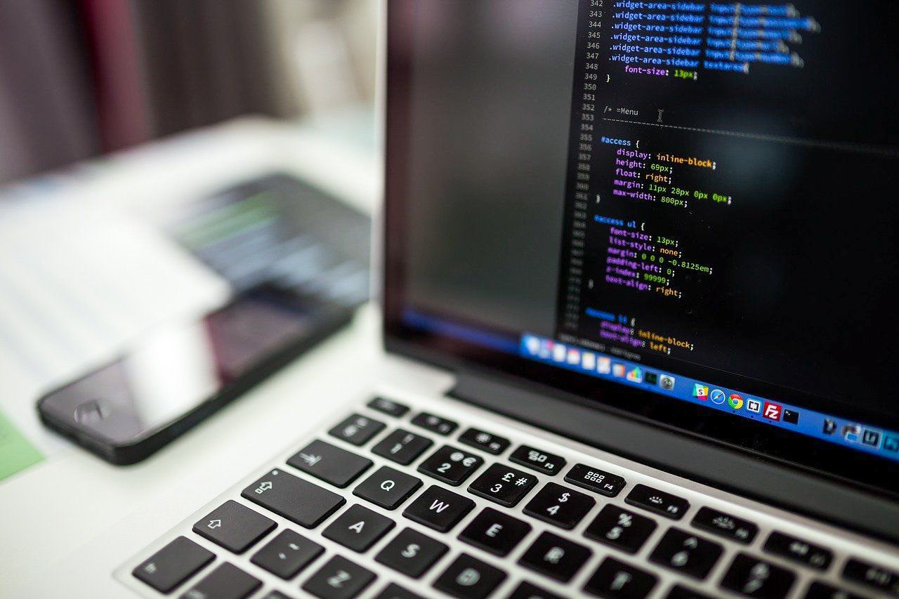 Se former en informatique dès la 5e secondaire: inscriptions ouvertes à la section maintenance PC et réseaux