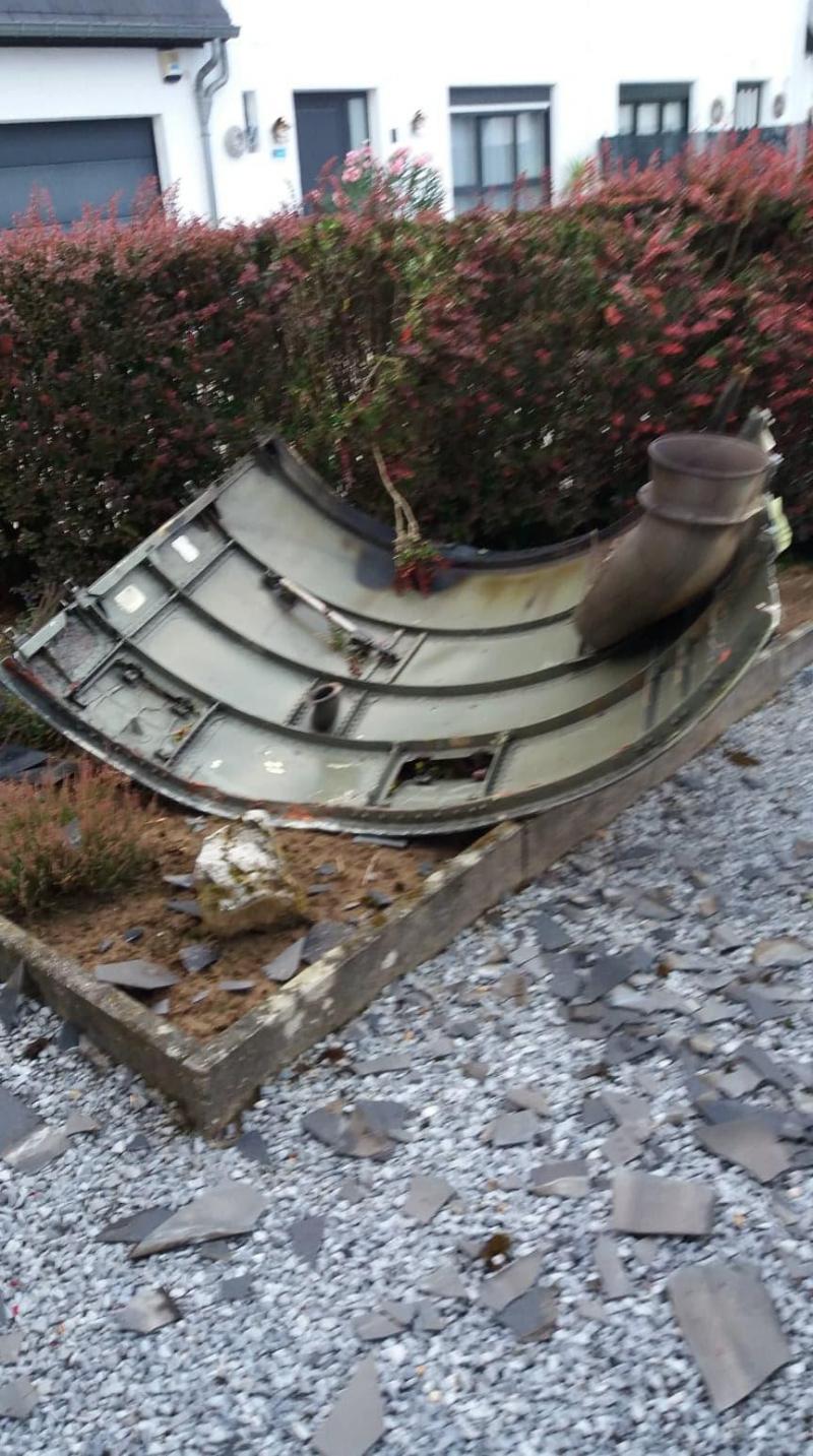 Une pièce du capot d’un avion qui a décollé de Liege Airport tombe sur une habitation à Waremme