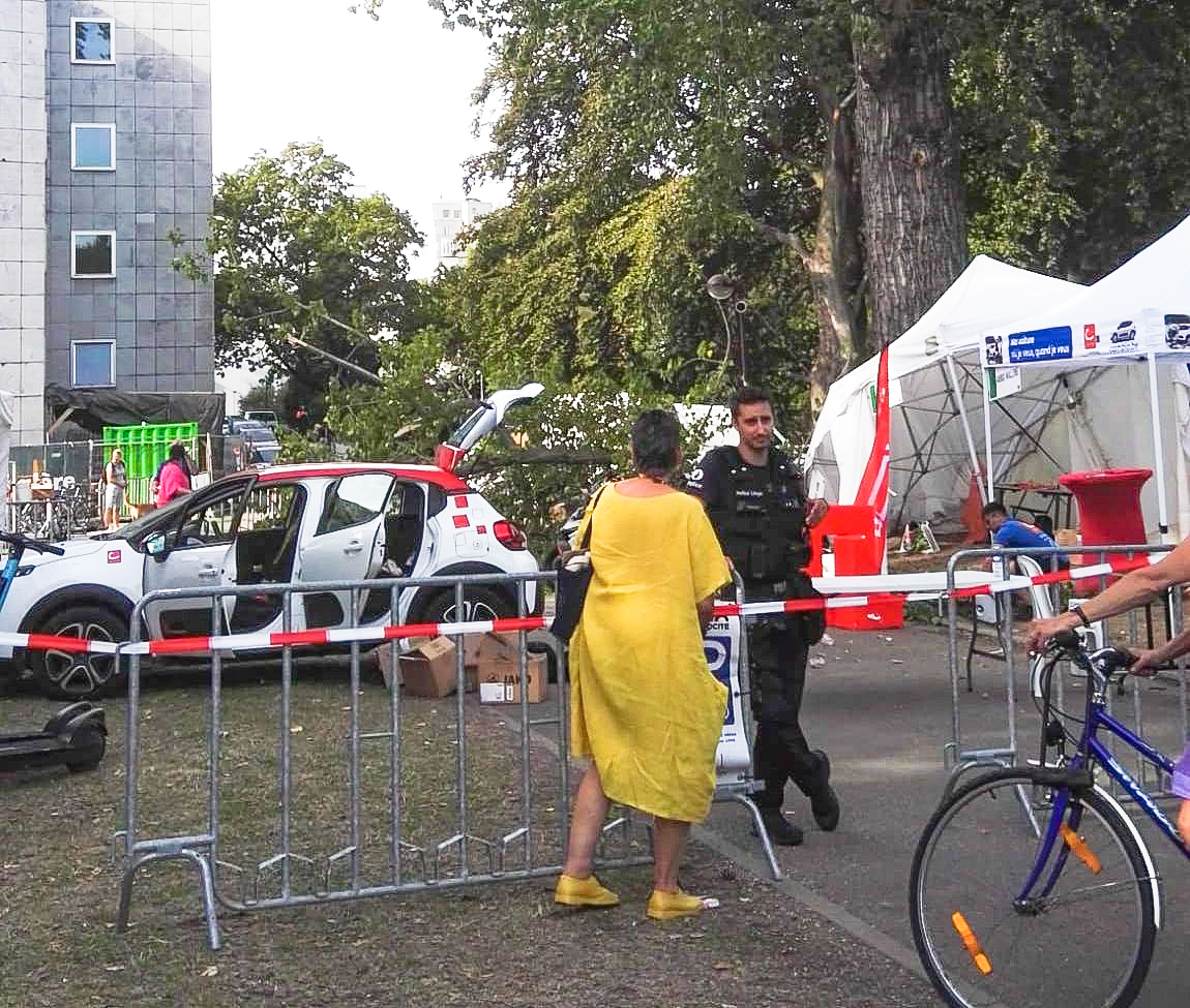 Une branche tombe sur un stand Retrouvailles à cause de la sécheresse: deux blessés