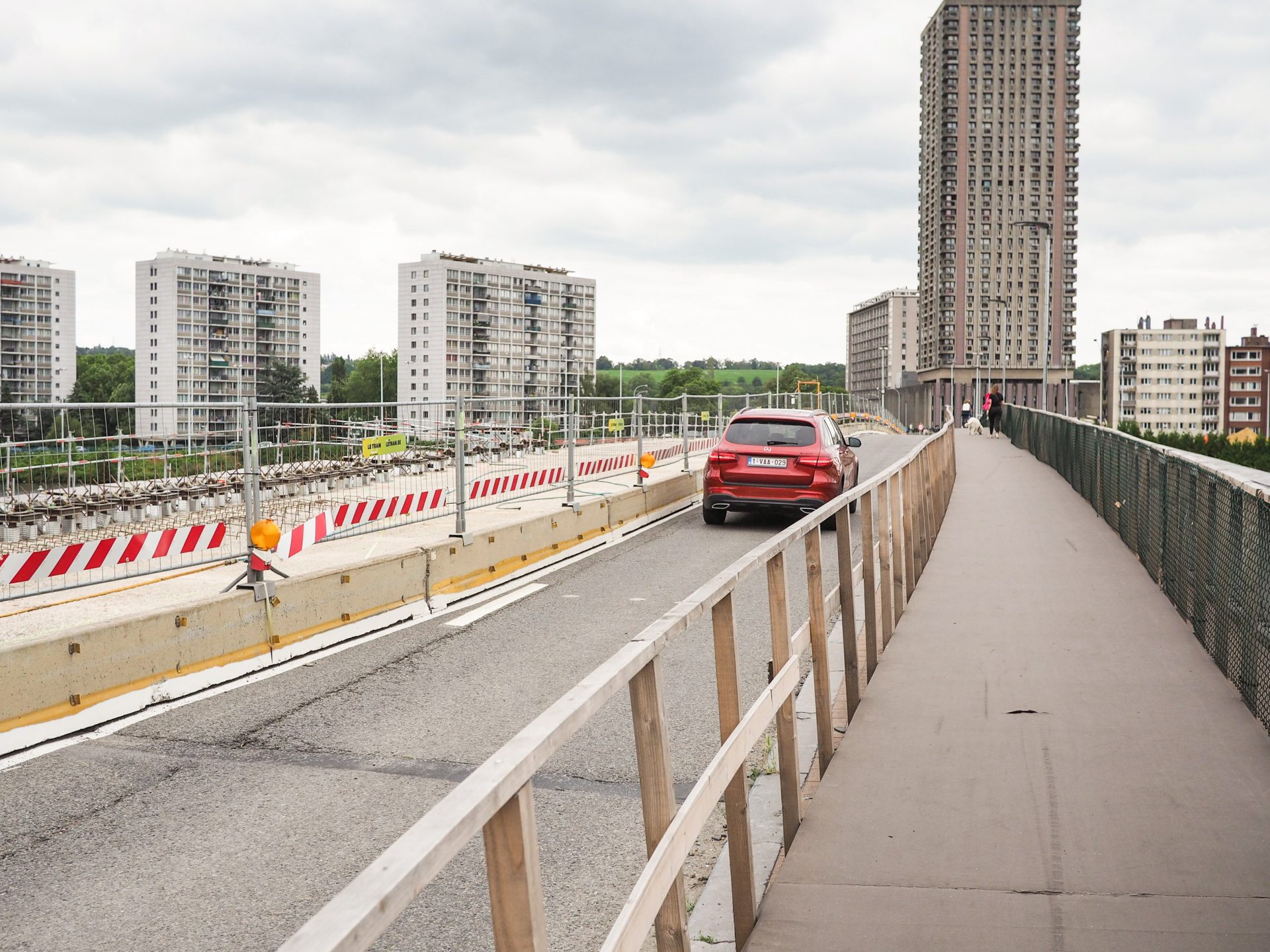 Fermeture non autorisée du pont Atlas par les entrepreneurs du tram et de l’écoquartier: le bourgmestre fait tout rouvrir