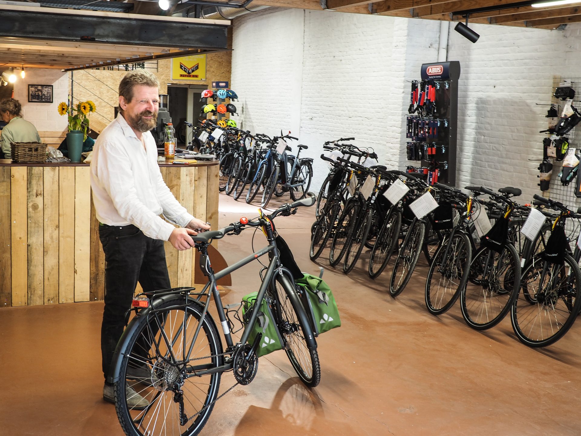 Un chouette atelier vélo propose réparations, location et liberté dans le quartier d’Outremeuse