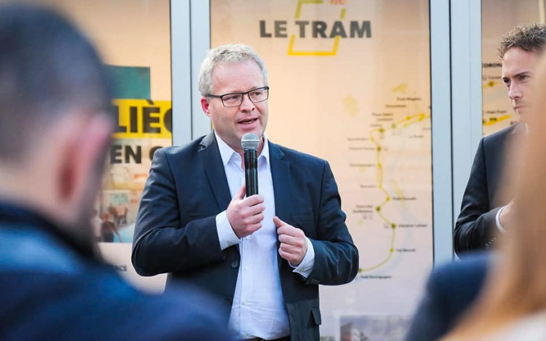 Le ministre Henry a-t-il peur de monter dans le tram fantôme?