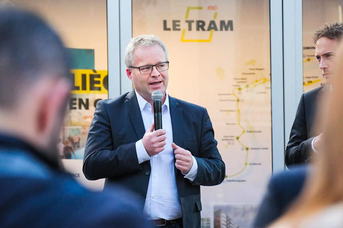 Le ministre Henry a-t-il peur de monter dans le tram fantôme?