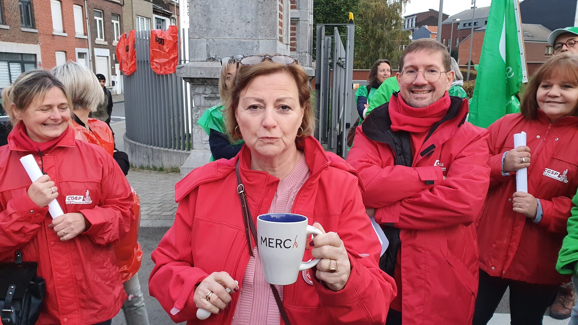 Action syndicale au Val d’Or: les salaires de la direction augmentés de 15 à 25% et une tasse « Merci » pour les travailleurs
