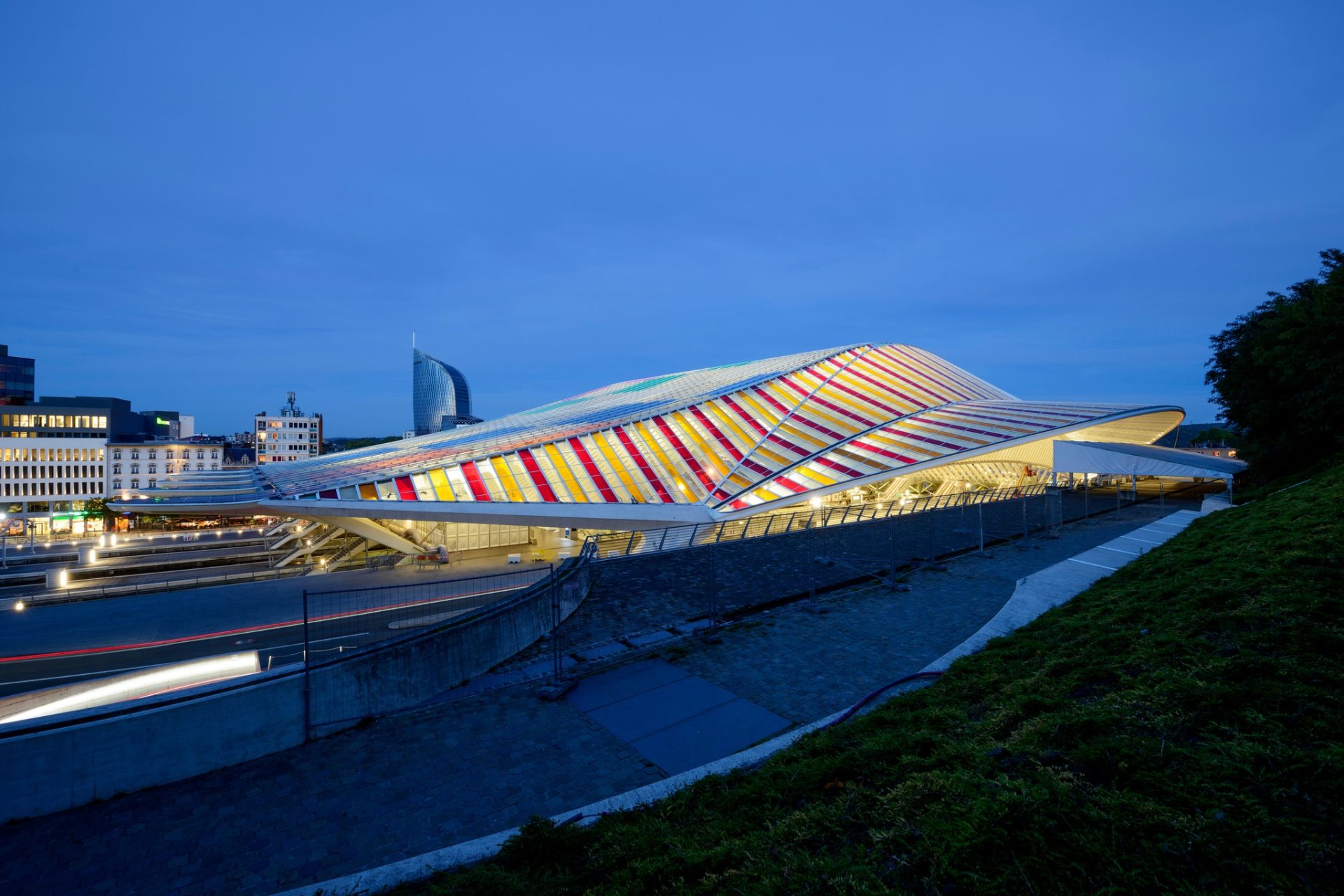L’oeuvre monumentale des Guillemins inaugurée ce samedi: « Les jours de soleil, on verra des taches de couleur sur le sol »