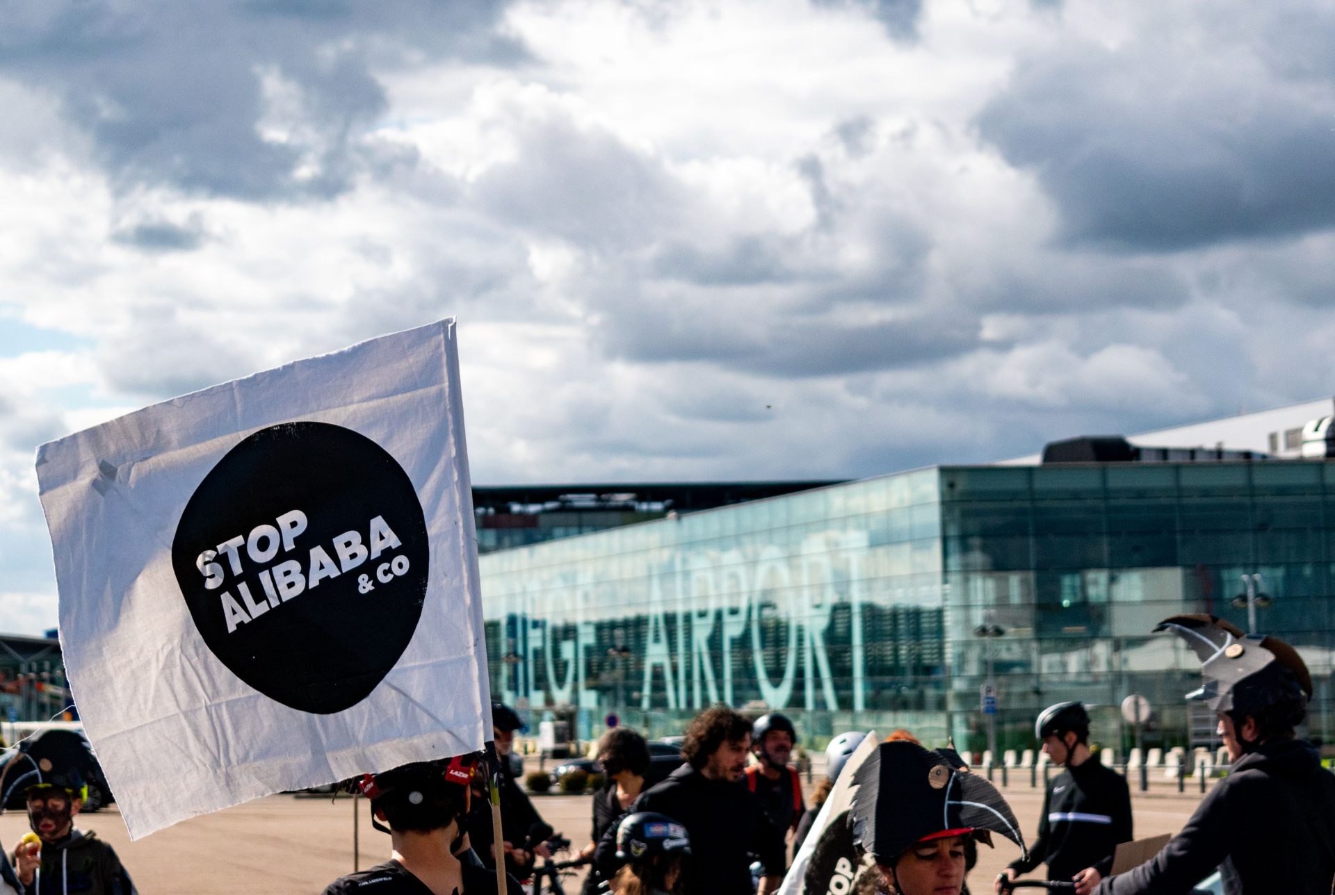 « Un chantage à l’emploi grotesque, hypocrite et irresponsable »: Stop Alibaba répond à Liege Airport