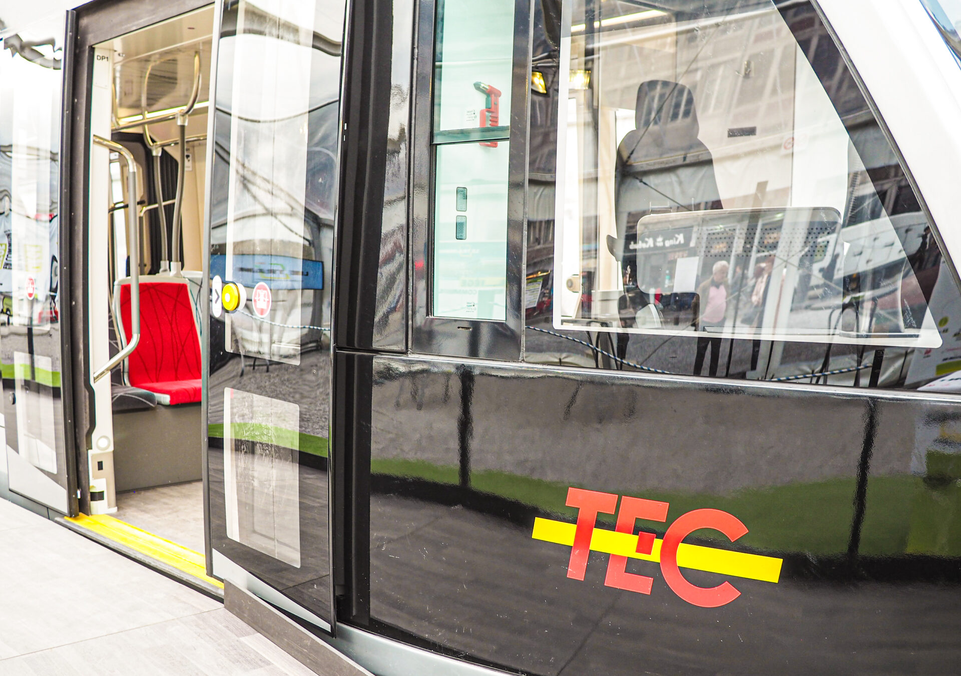 Trop d’échecs à l‘examen et peu de candidats internes: le TEC manque de chauffeurs pour le futur tram