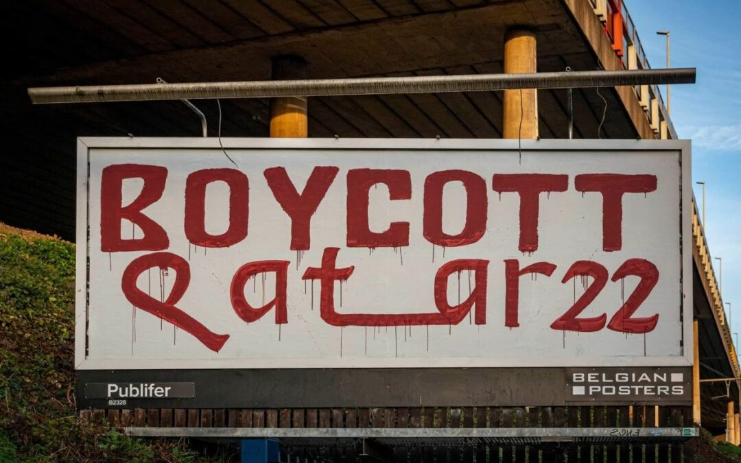 Action anti-pub cette nuit avec un message: boycott Qatar !