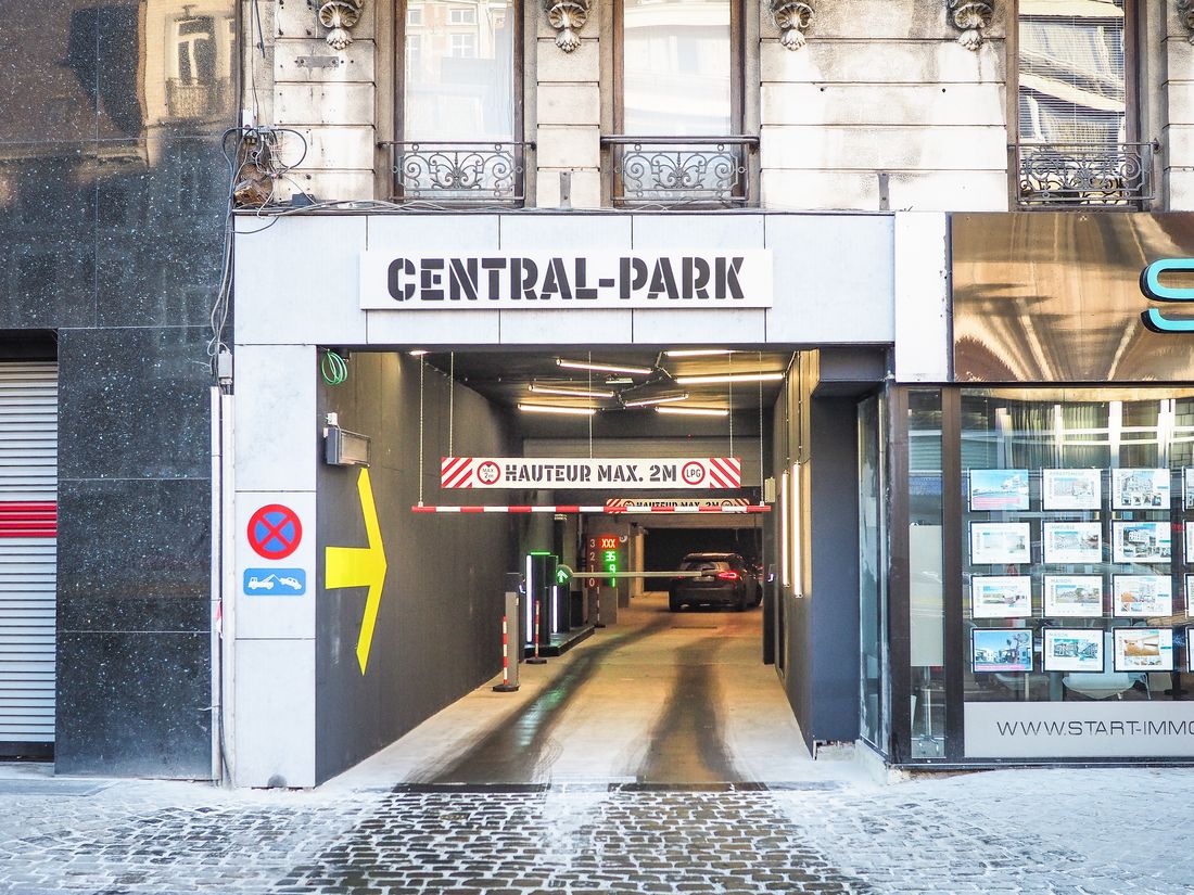 Le parking de la place Xavier-Neujean a rouvert: c’est 24h/24 le week-end