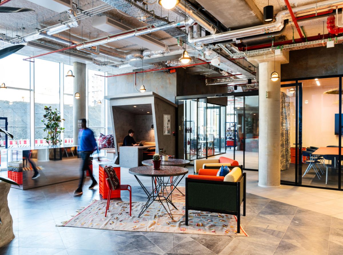 Inauguration d’un espace de coworking de 248 postes conçu par le styliste Jean-Paul Lespagnard aux Guillemins