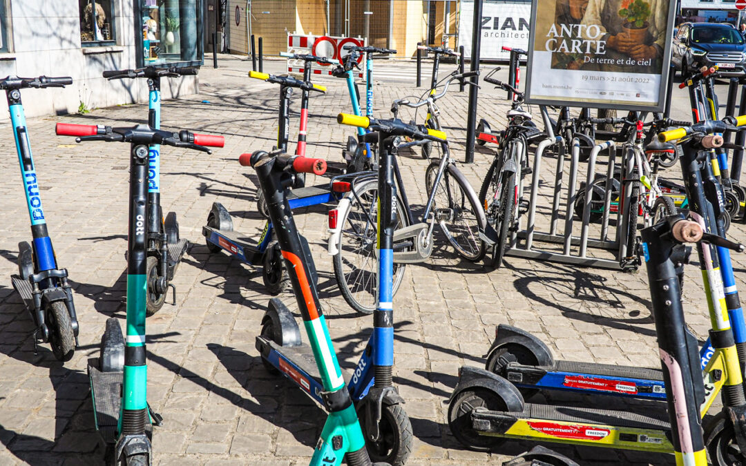 “Laissez-nous les trottoirs!”: action de sensibilisation des PMR ce jeudi par rapport aux trottinettes et vélos partagés