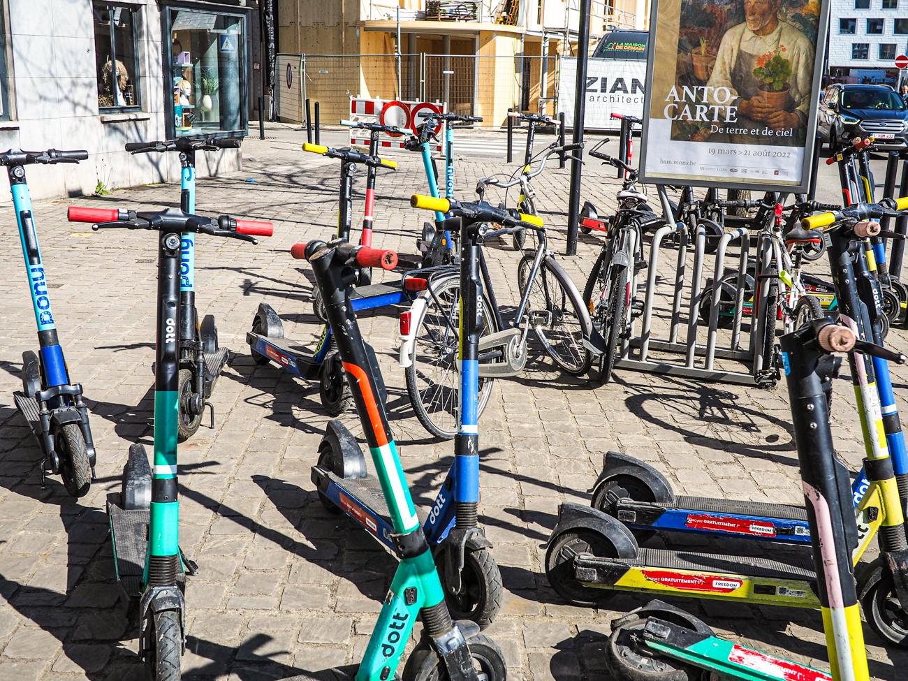 « Laissez-nous les trottoirs! »: action de sensibilisation des PMR ce jeudi par rapport aux trottinettes et vélos partagés