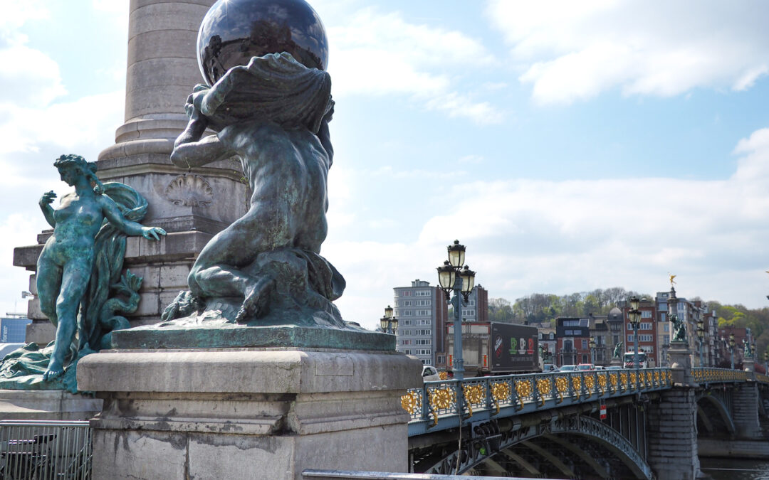 Art: les quatre perles géantes resteront 5 mois de plus sur le pont de Fragnée