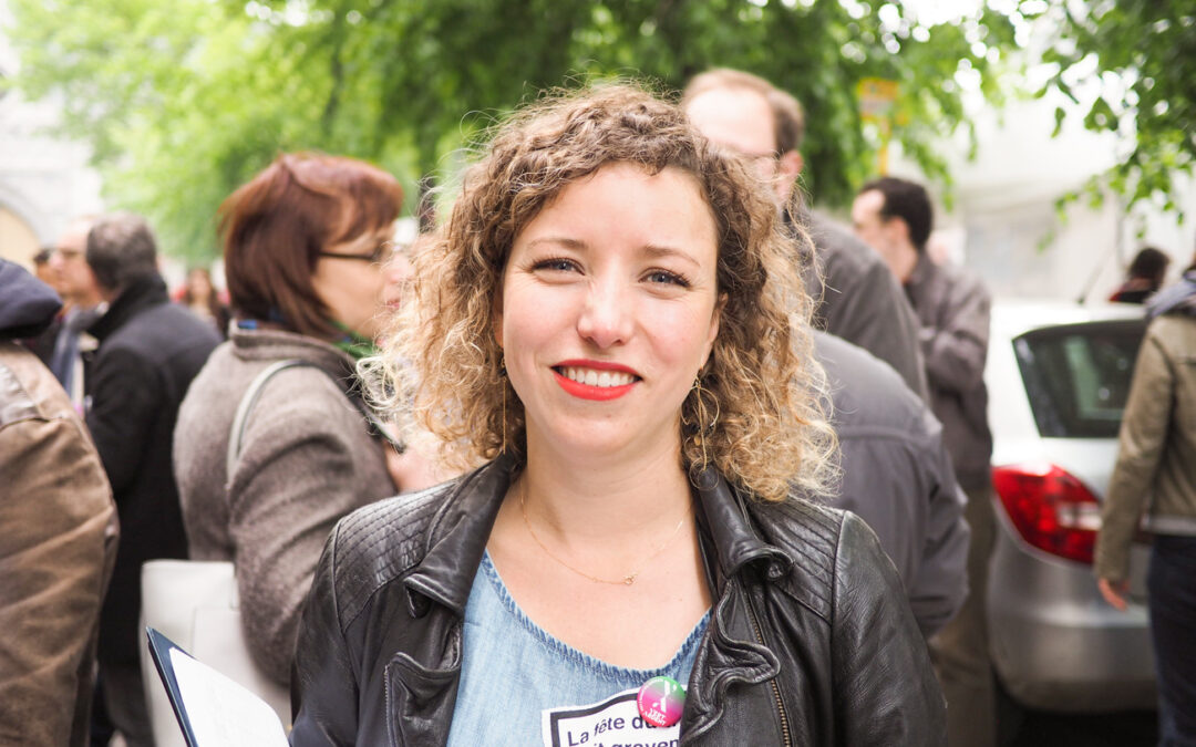 Après une nouvelle bourde, la secrétaire d’État Sarah Schlitz présente sa démission