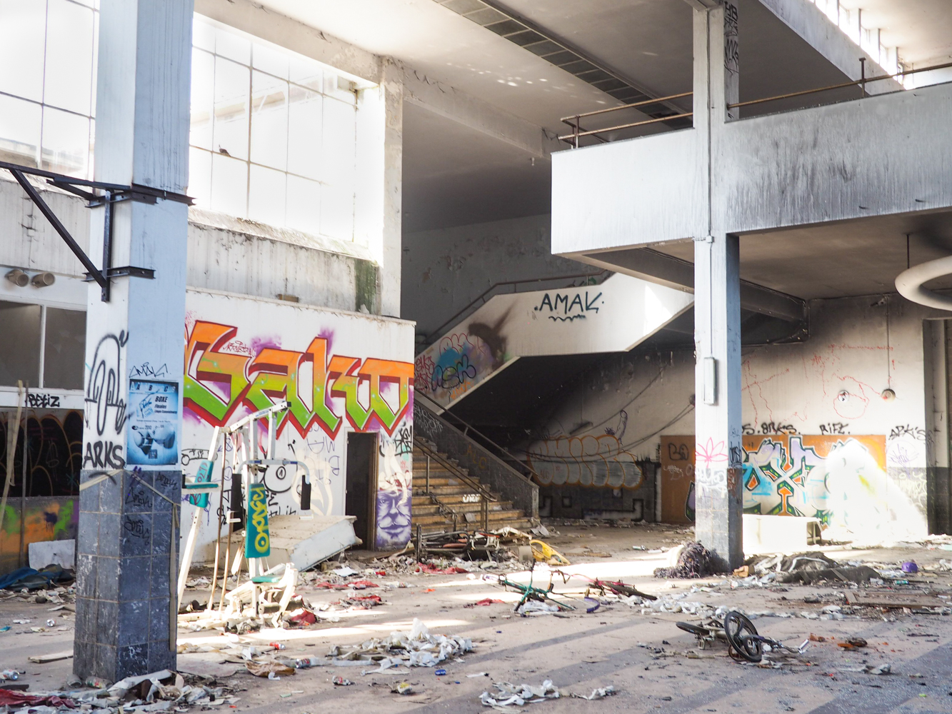 Ex-patinoire de Coronmeuse: voici à quoi ressemble l’intérieur du bâtiment que la Ville veut vendre, malgré des oppositions