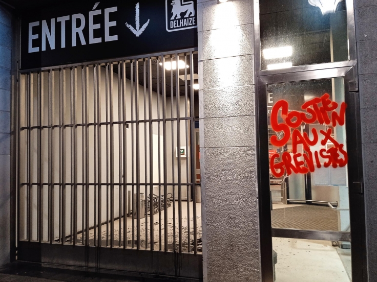 Magasins Delhaize tagués: « Nous voulons défendre le droit de grève »