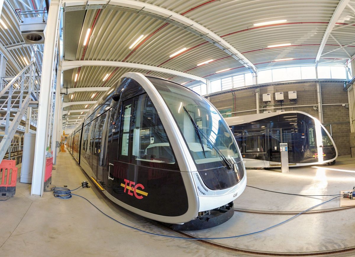 Une nouvelle rame de tram arrive cette nuit par la route: si vous êtes mal garé « les dégâts seront à votre charge »