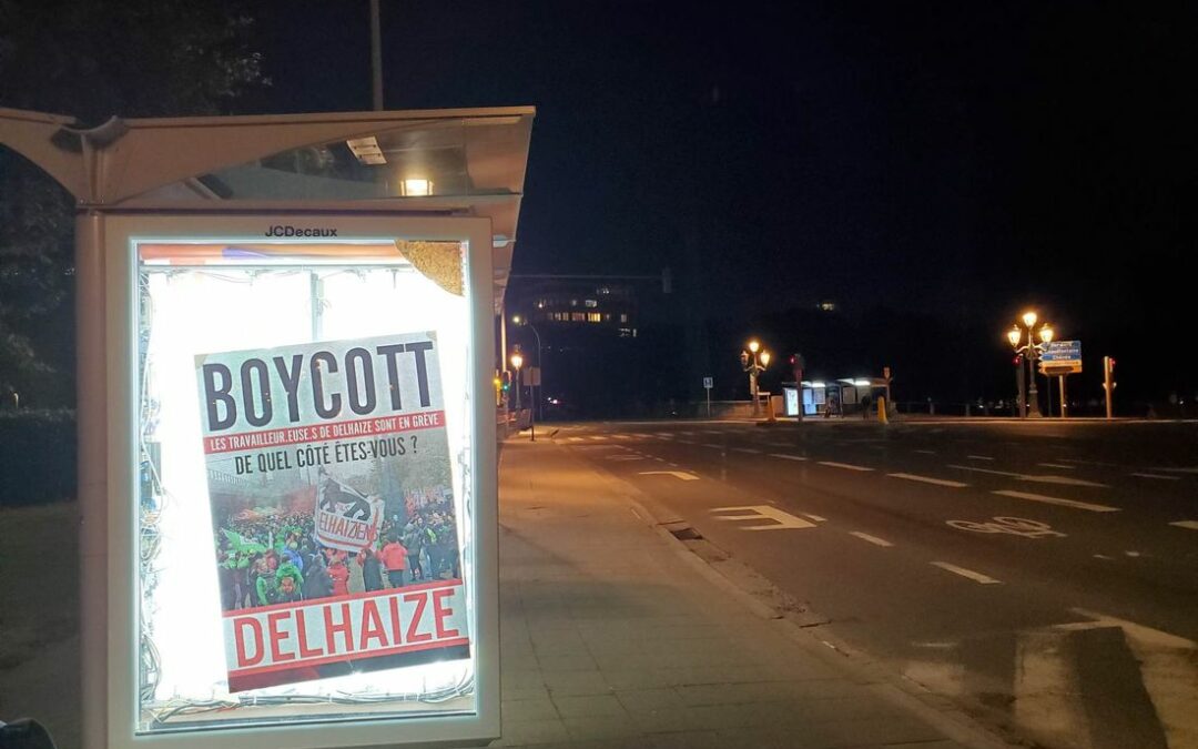 Des panneaux d’affichage publicitaire détournés pour appeler à boycotter Delhaize
