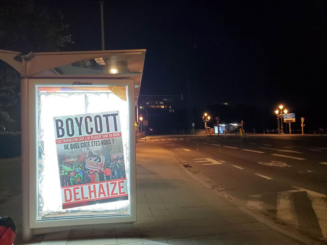 Des panneaux d’affichage publicitaire détournés pour appeler à boycotter Delhaize