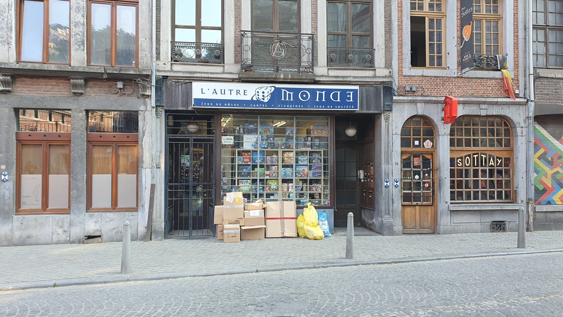 Il pleut régulièrement dans le magasin de jeux de la rue Hors-Château « L’autre monde »