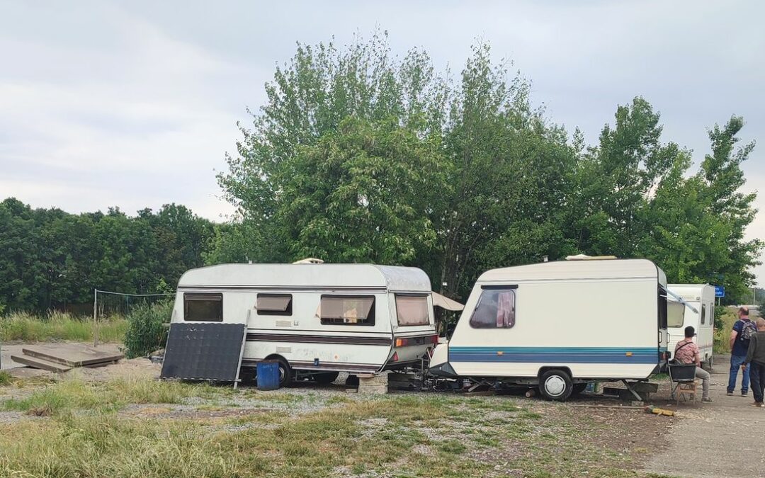 Des sans-abris du canal de l’Ourthe demandent un endroit où déménager leurs caravanes