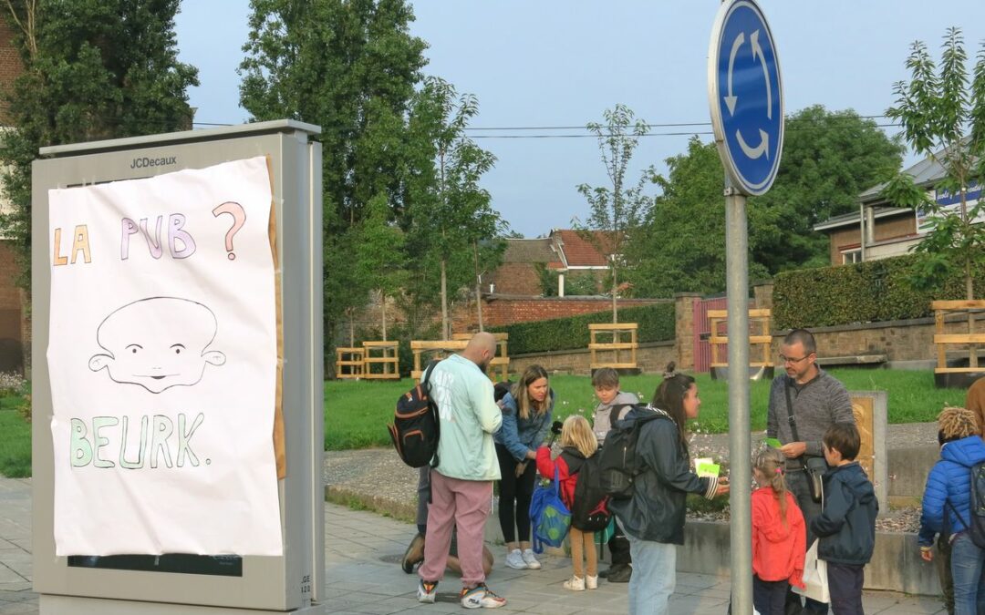 Action de « Liège sans pub » pour demander l’interdiction de la publicité à moins de 50 mètres des écoles