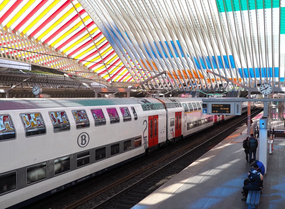 Les vinyles colorés placés sur la verrière de la gare des Guillemins seront enlevés un peu plus tôt