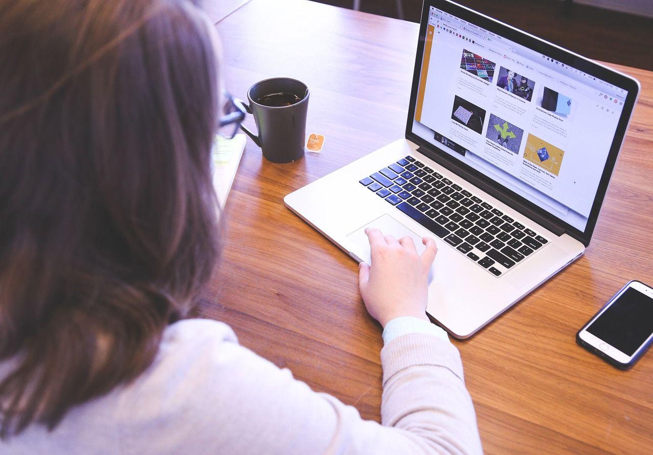Des ateliers pour accompagner enseignants et associations sur le thème de la désinformation en ligne