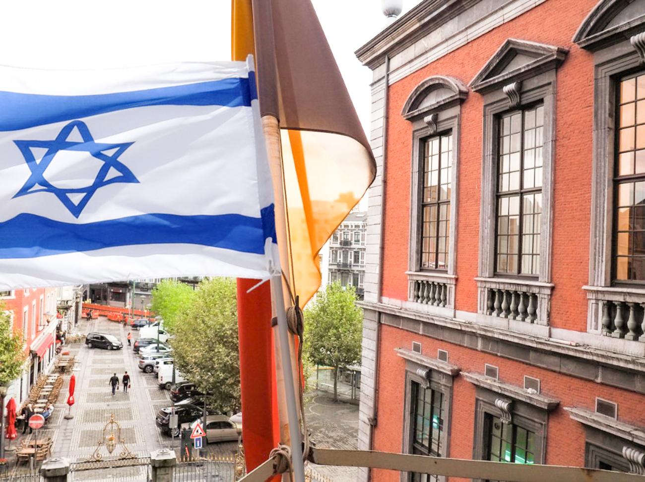 Après avoir coupé ses liens avec Tel Aviv, Liège ne hisse pas de drapeau en soutien à Israël
