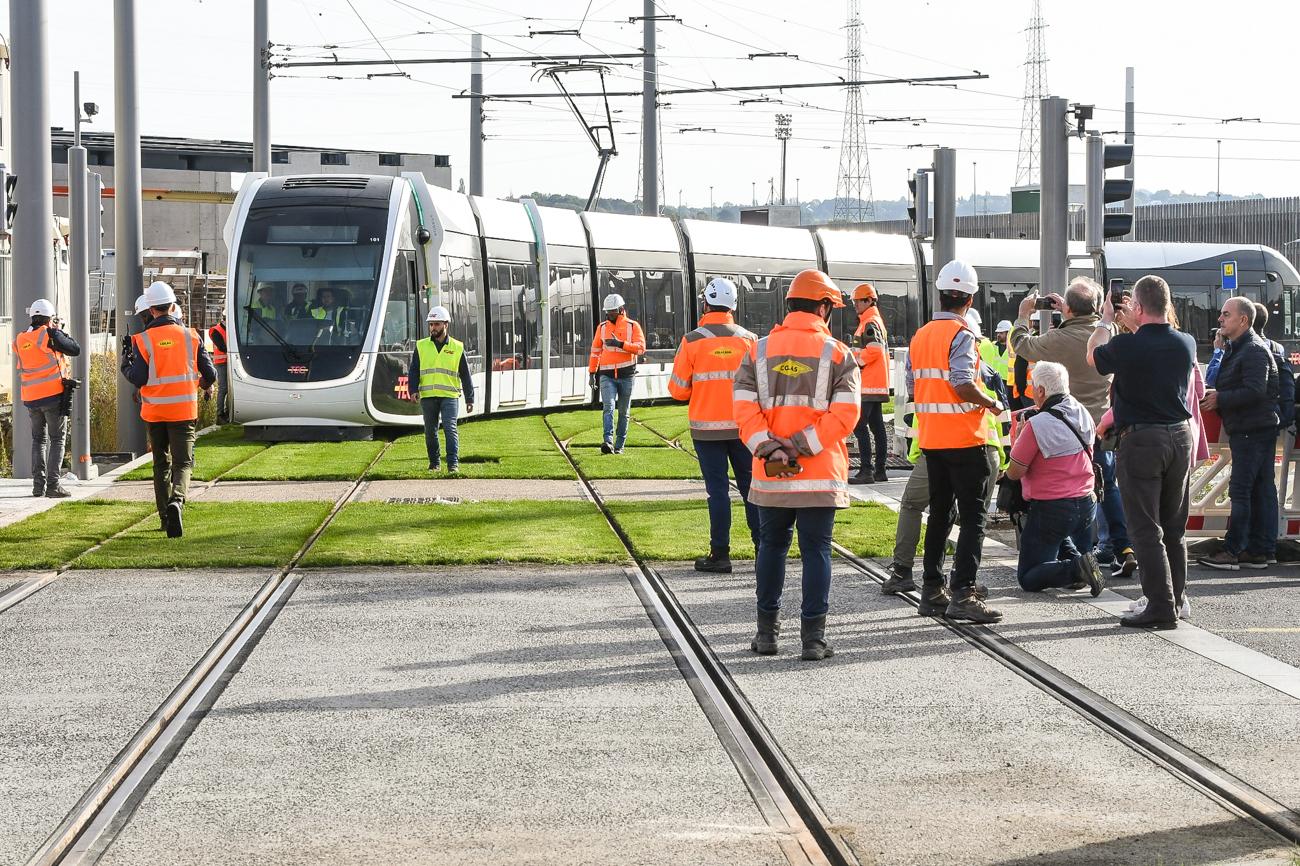 Le tram est sorti, les politiques ont applaudi