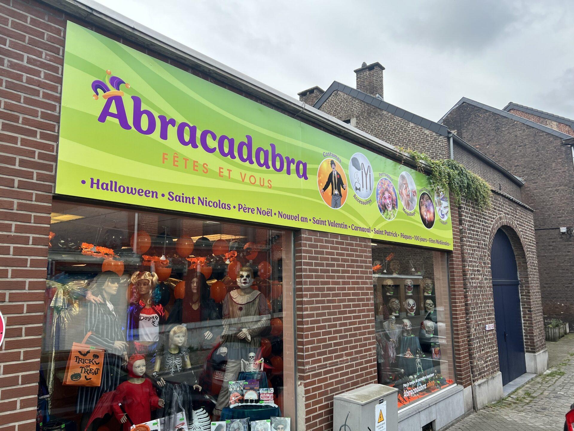 Vente de costumes: Abracadabra poursuit finalement l’aventure