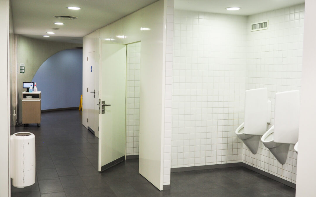 “Des mesures seront prises pour l’accès des PMR aux toilettes des Guillemins”, promet la SNCB