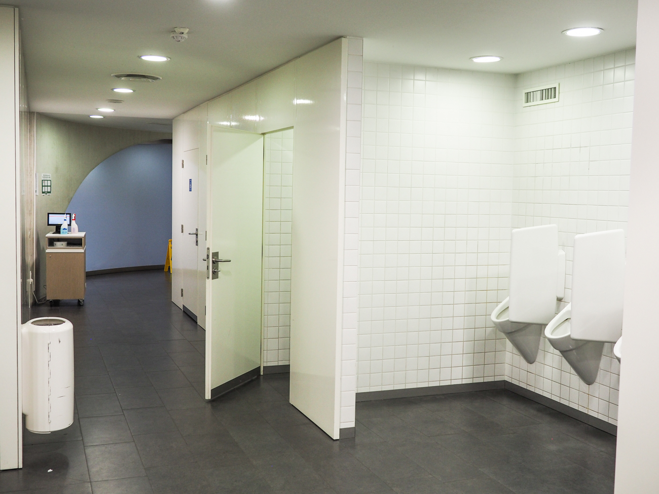 “Des mesures seront prises pour l’accès des PMR aux toilettes des Guillemins”, promet la SNCB