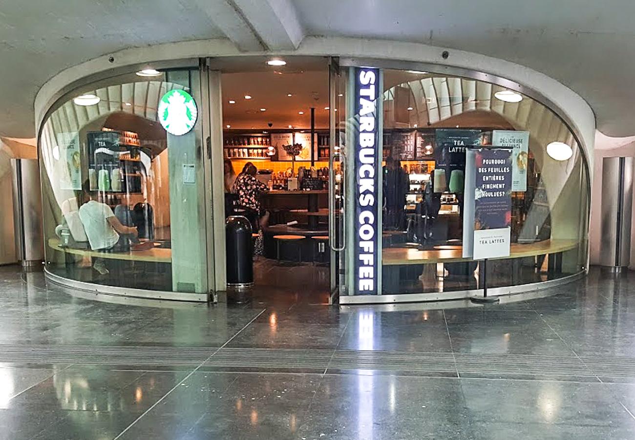 Le Starbucks des Guillemins ferme fin du mois pour être remplacé par un Costa Coffee