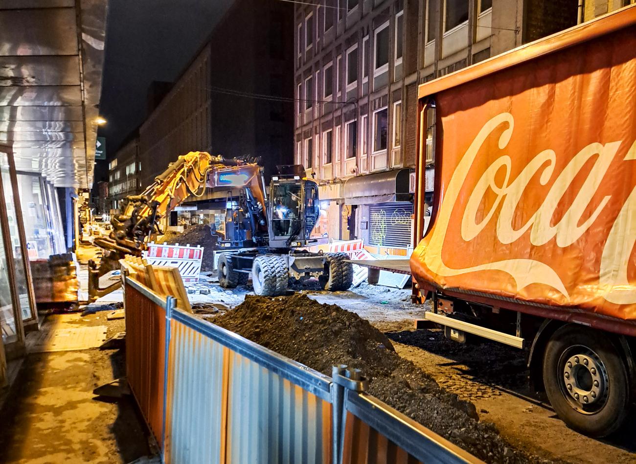 Quand les ouvriers du tram aident les commerçants impactés par les travaux