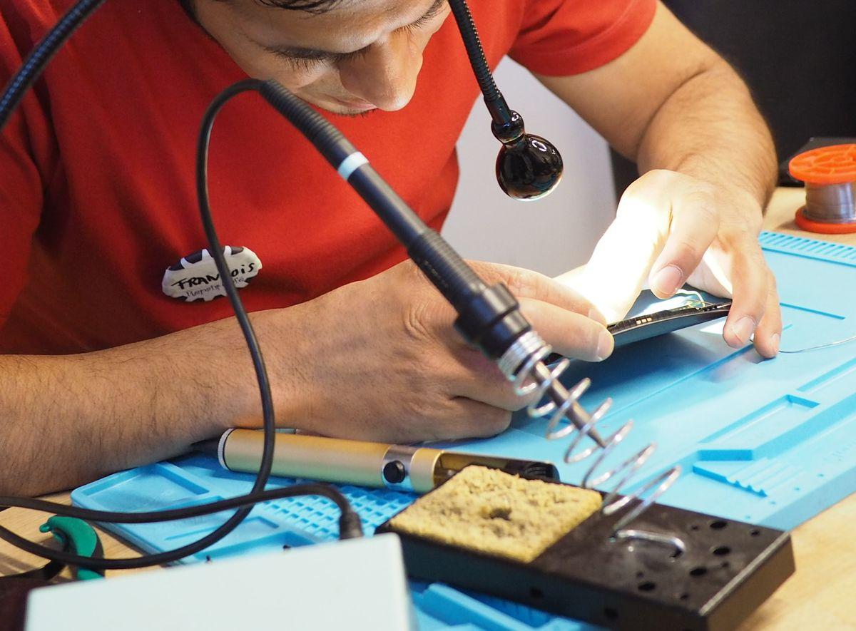 « Consommez malin, réparez au lieu de jeter »: le Repair café participe à la Cité de Noël
