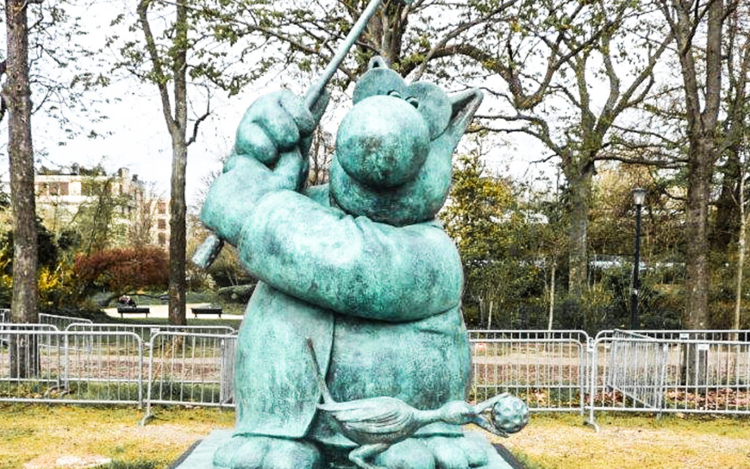 Une statue du Chat installée boulevard Piercot tout le mois de décembre