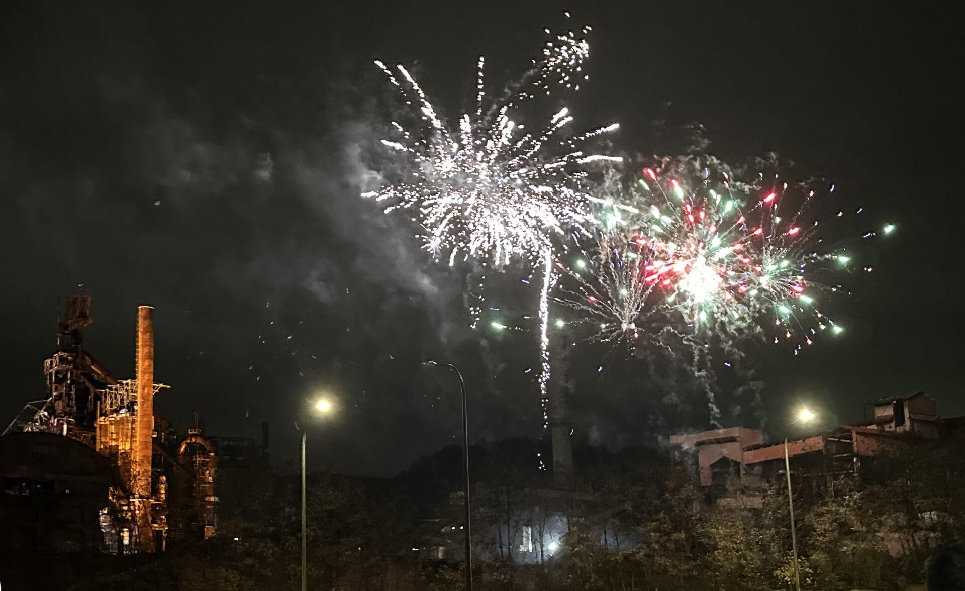 Haut-fourneau B, un habit de lumière et d’espoir pour le colosse d’acier jusqu’au 2 janvier 2024