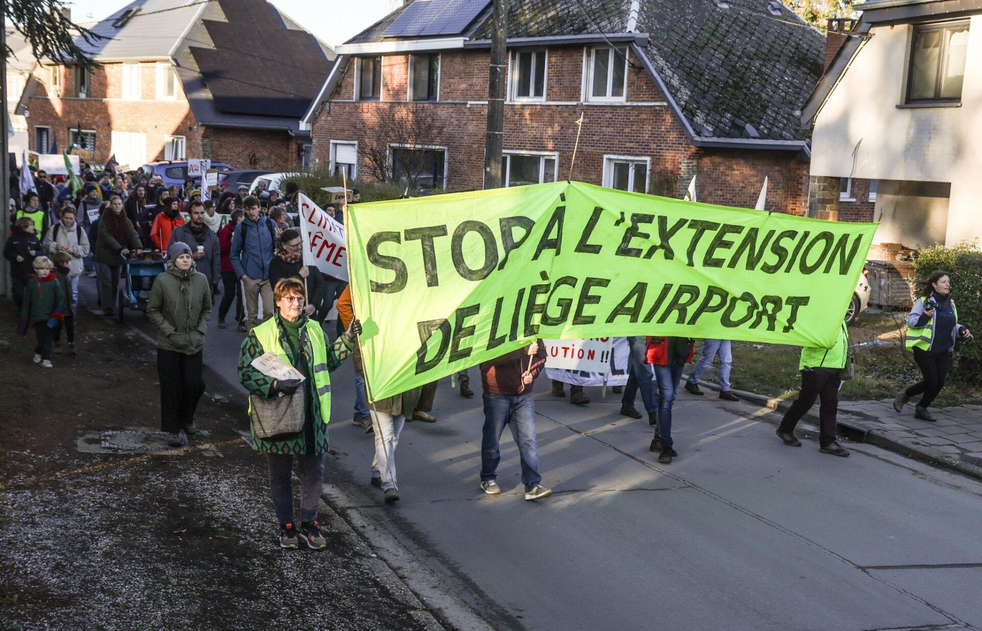 Action « Code Rouge » à Liege Airport: une femme avec le bras cassé et 62 personnes arrêtées
