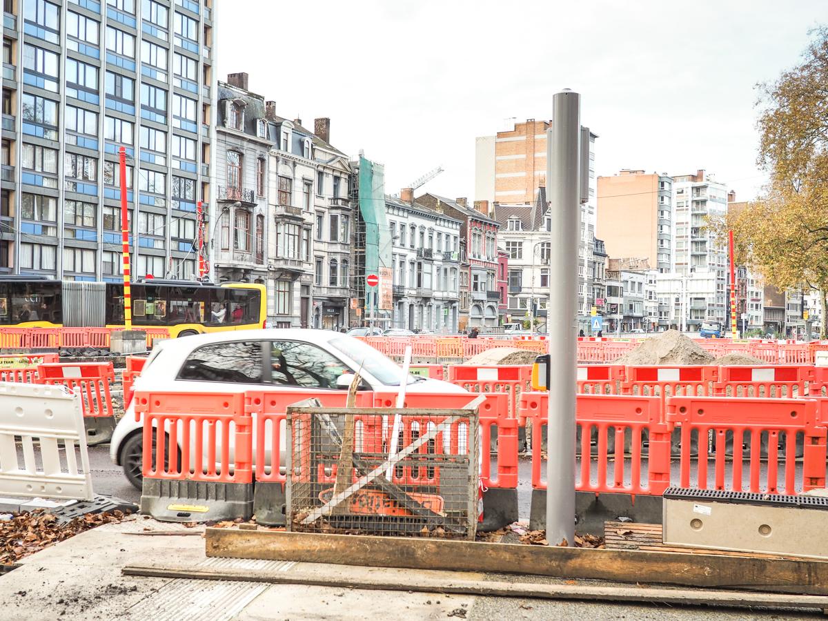 Retard et pénalités en vue sur le chantier du tram: voici les photos des endroits où ça coince