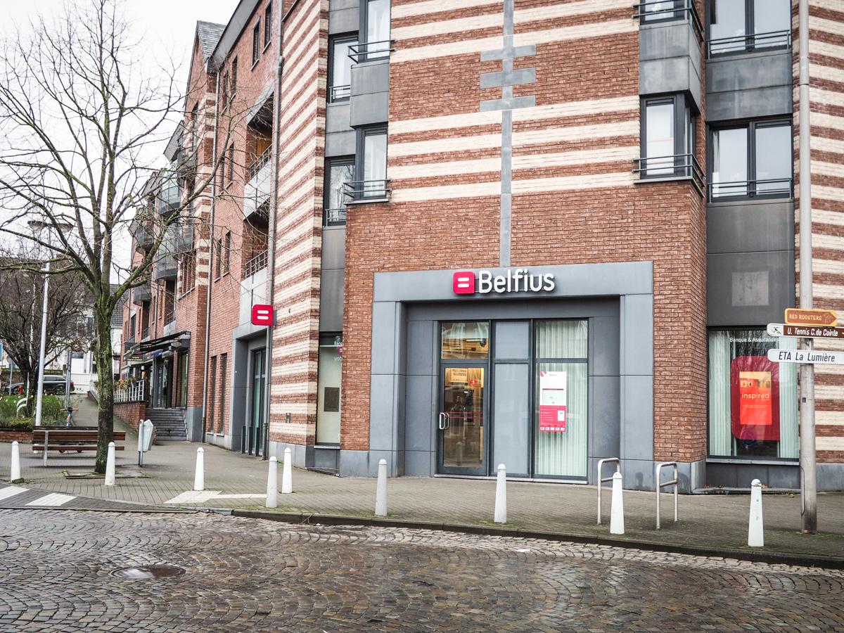 Il n’y aura finalement plus de distributeur d’argent place du Batty à Cointe: mais le cash y est-il indispensable?
