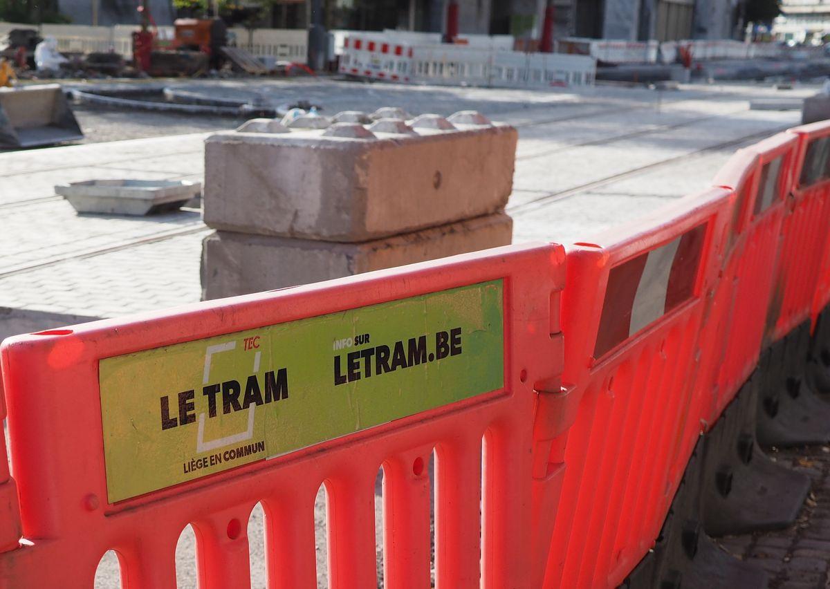 Chantier du tram: travaux de nuit boulevard de la Sauvenière et rue des Urbanistes