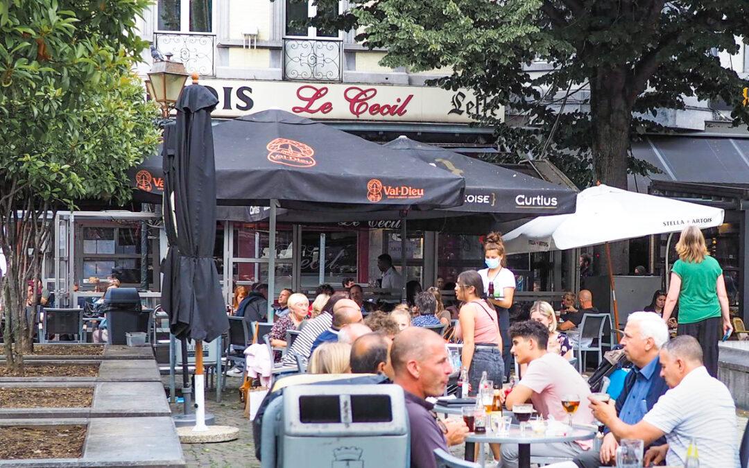 Le café “Le Cécil”, sa terrasse et son hôtel place Cathédrale en faillite