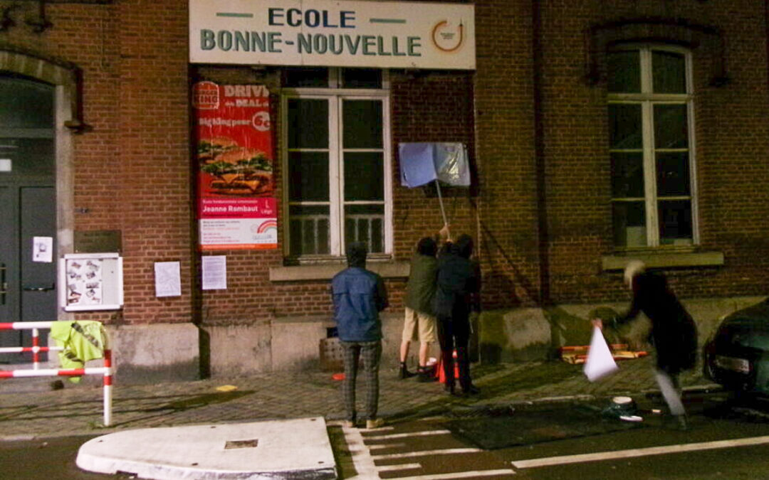Liège sans pub placarde des publicités aux abords de plusieurs écoles