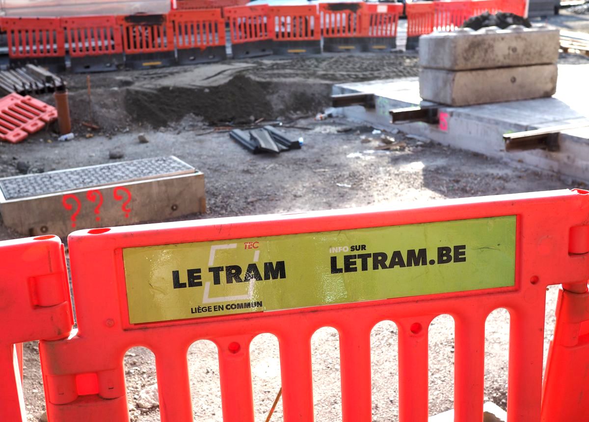 Déviation et accès partiellement bloqués boulevard de la Sauvenière: nouvelle phase des travaux du tram