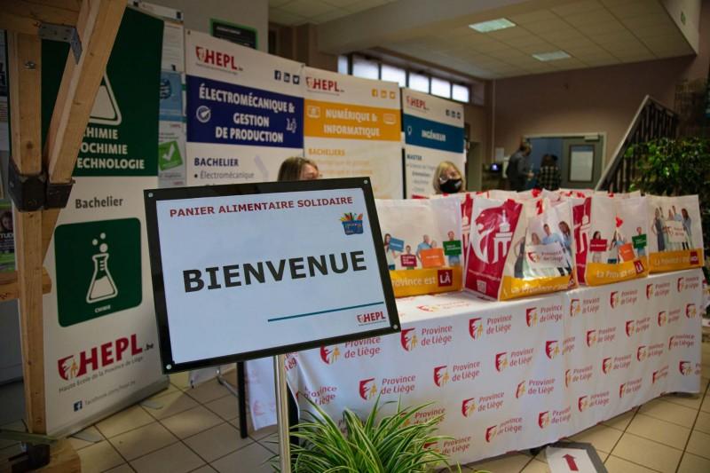 Du miel liégeois dans les colis alimentaires des épiceries solidaires de la HEPL