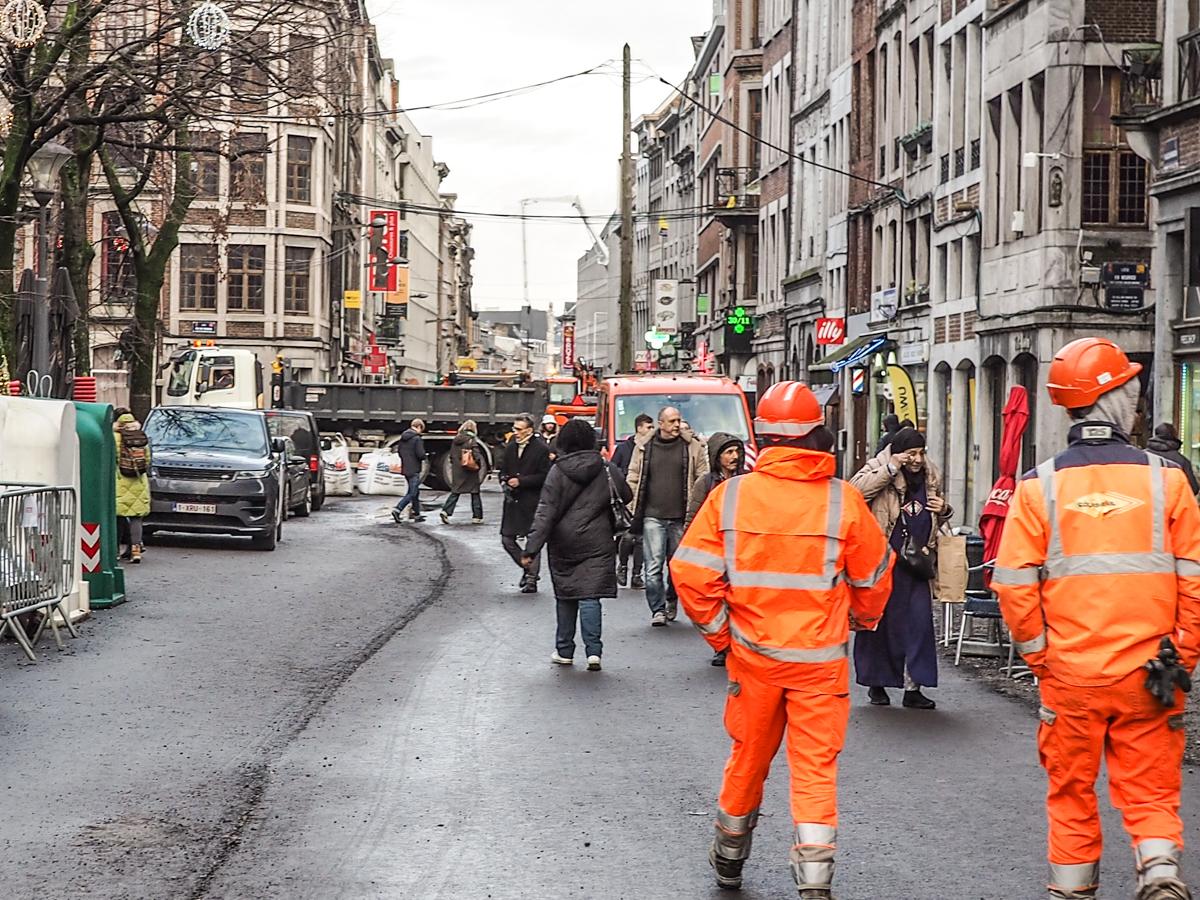 Travaux de voirie en Féronstrée au carrefour rue des Mineurs et rue du Pont