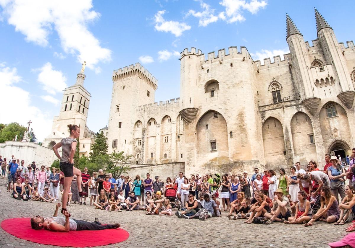 Le parti Vega propose que Liège prenne la place du festival de théâtre d’Avignon: « son existence n’est en aucun cas remise en question », répondent les organisateurs