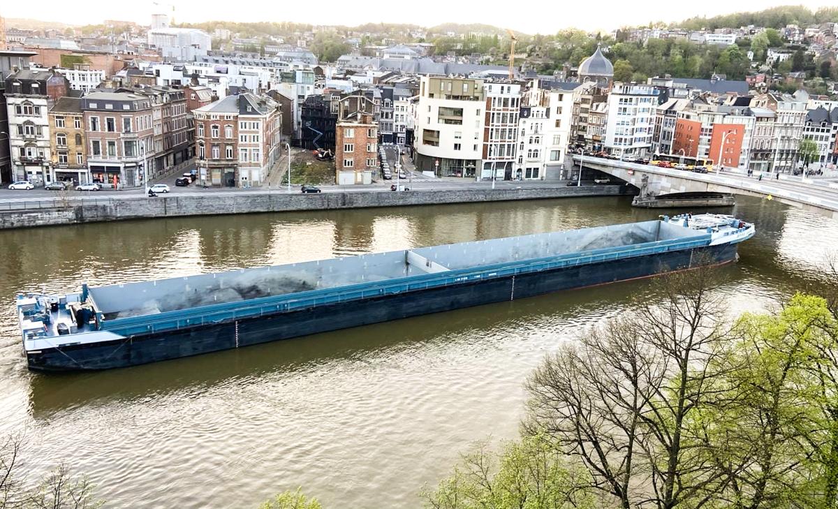 Des bateaux autonomes de 100 m de long, télécommandés depuis Anvers, circulent sur la Meuse à Liège