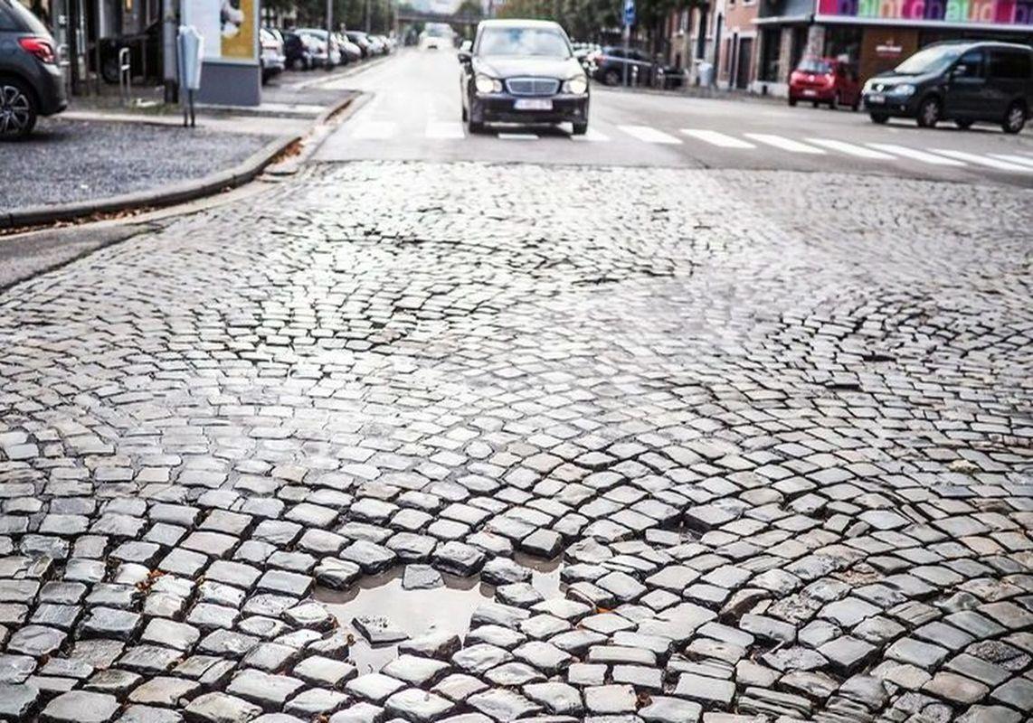 Grosse opération rebouchage des nids-de-poule dans les rues de Liège: “la Région pourrait participer!”